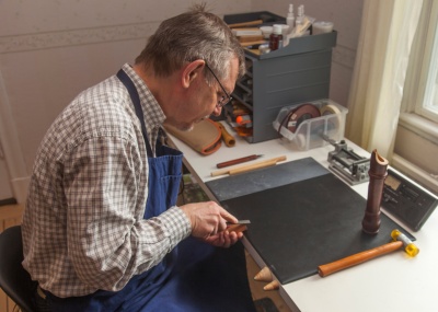 roger-reparerar-blockfljter_400